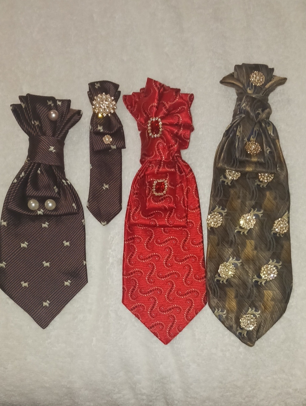 Classic Men's Cravat Set in Brown, Red and Gold